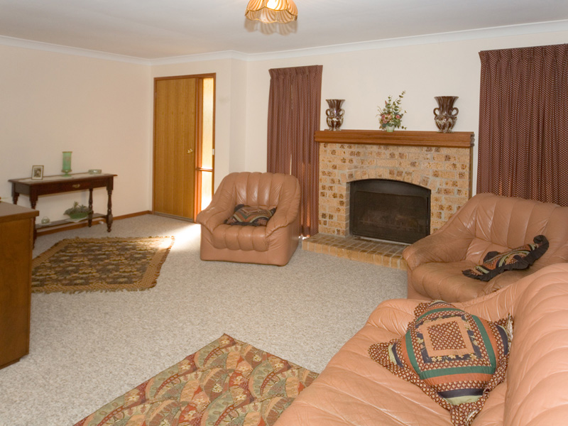 Quality Home & Acreage - 7.3 Acres Picture 2