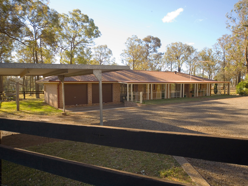 Quality Home & Acreage - 7.3 Acres Picture 1