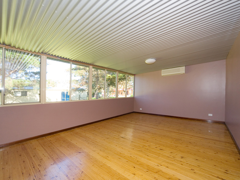 Rural Lifestyle on 4.1 acres!! Picture 2