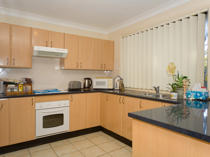 Modern 3 Bedroom Home - Close To Town Picture 2