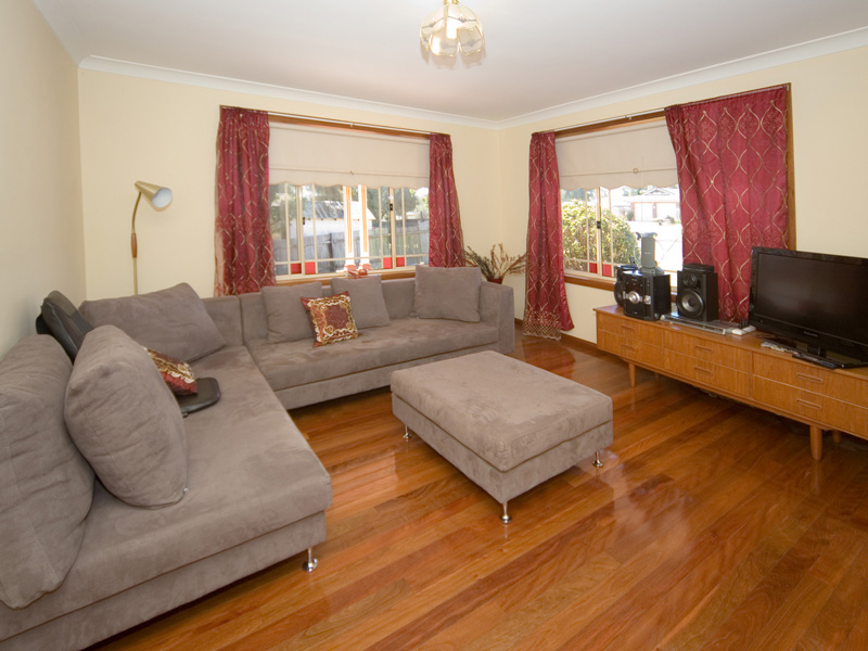 Quality & Charm - 976m2 Picture 2