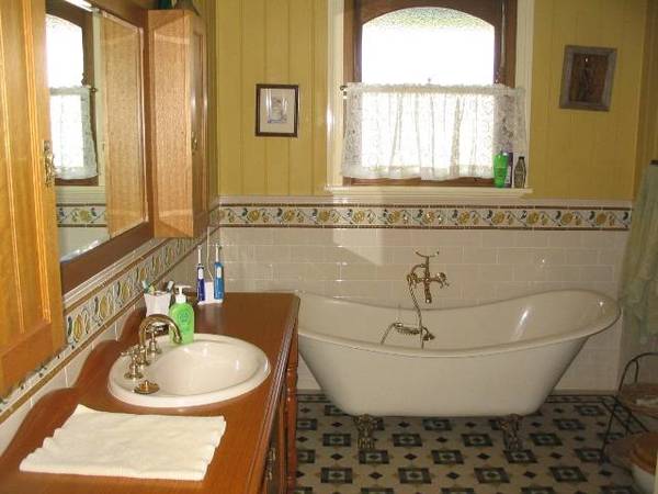 A home that is irreplaceable!! Picture 3