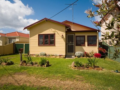 Three Bedroom Cottage - A bargain!! Picture Three Bedroom Cottage - A bargain!! Picture