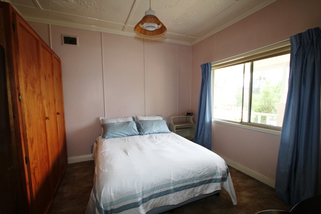 Charm & Character - Great Location! Picture 3