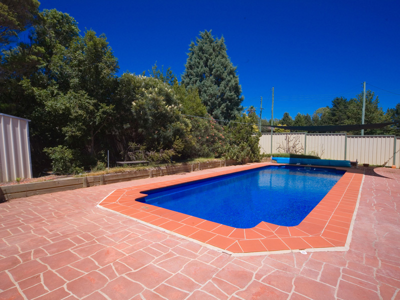 Large home on 1981m2 Picture 3