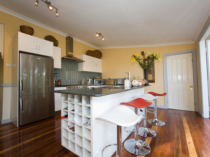 Charming older style home Picture 2