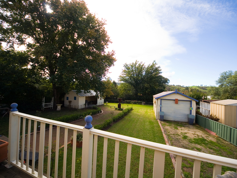 Charming older style home Picture 3