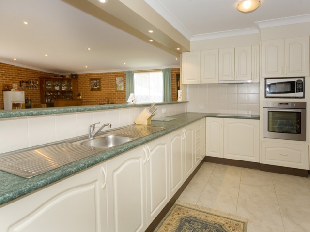 Be Impressed- Family Home on 975 m2 Picture 2