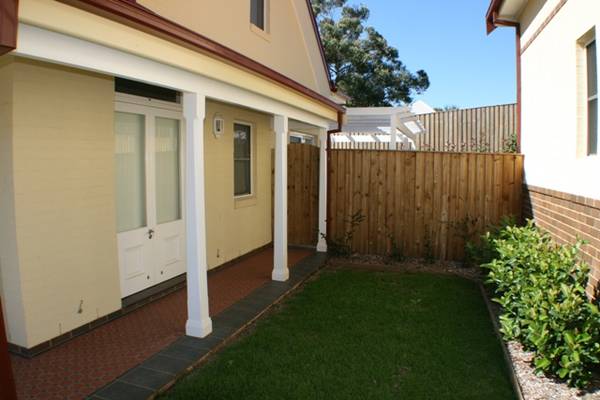 "Elywn Row" Picture 3