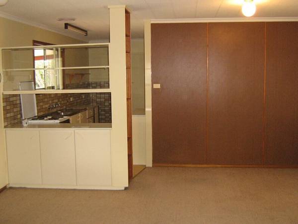 Lovely Presented Home on Spacious Lot Picture 3