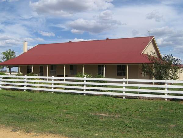 Magnificent Quality Lifestyle Property On 3.5 Acres Picture 1