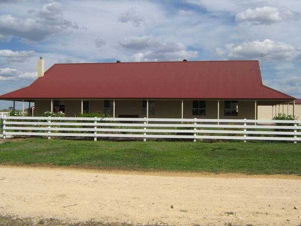 Magnificent Quality Lifestyle Property On 3.5 Acres Picture 3