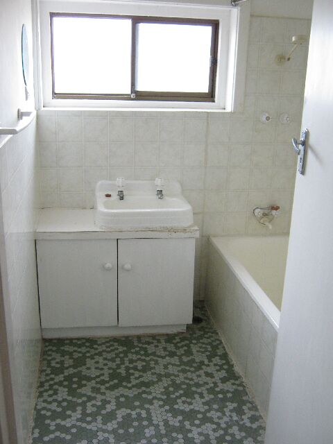 Spacious 4BR Family Home - Prime Location Picture 3