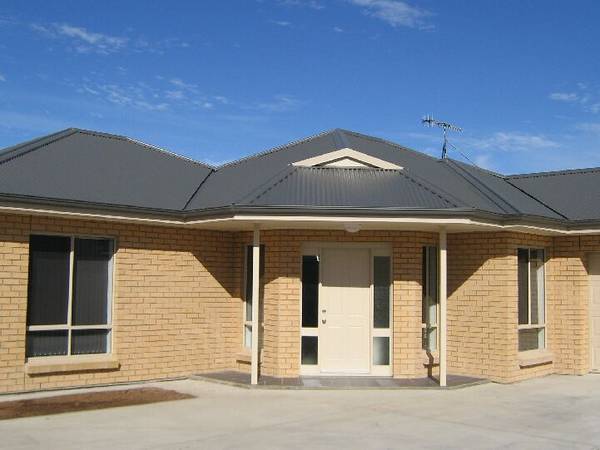 3 BR TOWN HOUSE Picture 1