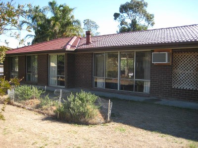 4 BEDROOM BRICK VENEER HOME Picture