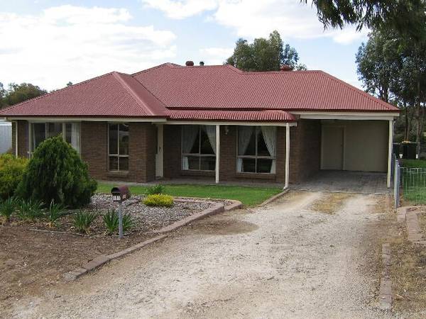 Lovely 4 Bedroom Brick Veneer Home Picture