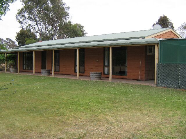 RURAL LIVING AT ITS BEST Picture 1