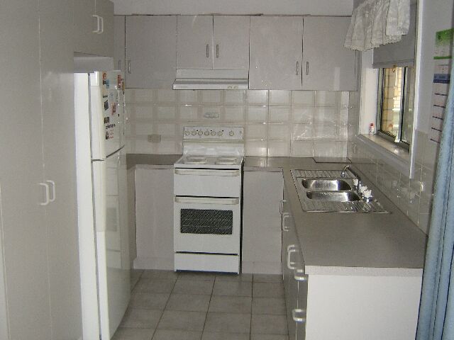 2 Bedroom Brick Veneer Unit Great Residential Location Picture 2