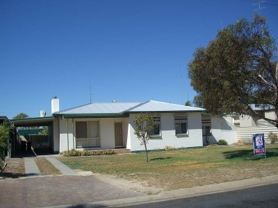 Immaculate Home Renovated & Ready to Move In Picture