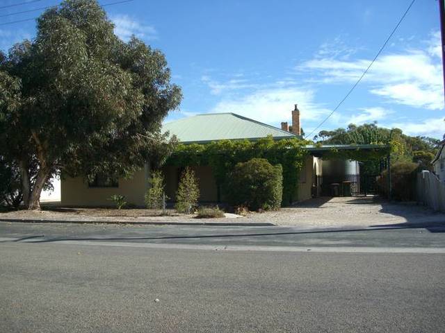 Very Hard to Find Huge 5 Bedroom Home! Picture 1