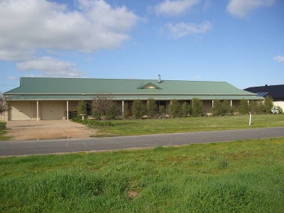 Huge Family Home, Spacious, Modern & Stylish Picture Huge Family Home, Spacious, Modern & Stylish Picture