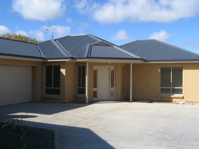 New 3BR Courtyard Home Picture 1