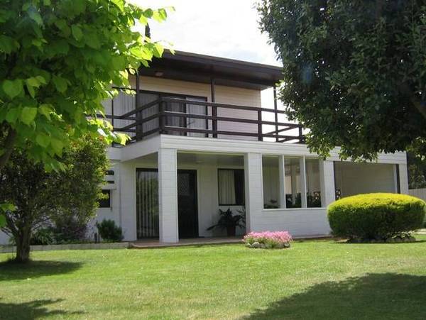 Unique 2-Storey Residence Picture 1