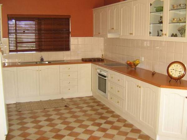 Magnificent Location with Uninterrupted Rural Views, 12 Acres, 4BR Brick & Tiles Home plus Horse Facilities Picture 2