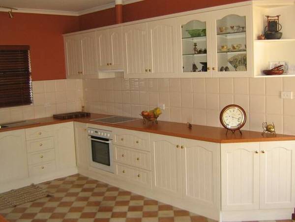 Magnificent Location with Uninterrupted Rural Views, 12 Acres, 4BR Brick & Tiles Home plus Horse Facilities Picture 3