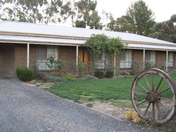 4 Bedroom Immaculately Presented Home Picture 2