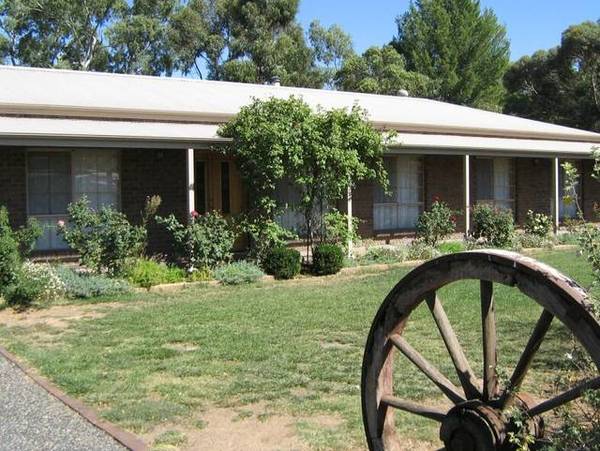 4 Bedroom Immaculately Presented Home Picture 1