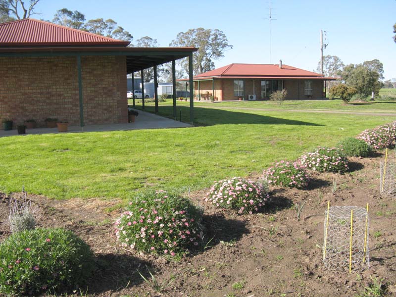 Vendor keen to sell - make an offer! Picture 3