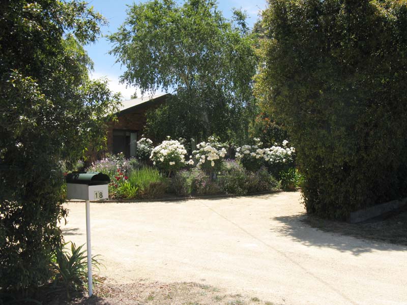 VENDOR RELOCATED - ALL READY TO MOVE IN! Picture 2