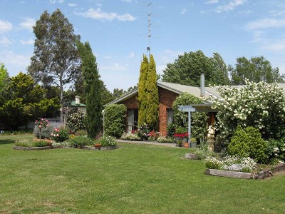 VENDOR RELOCATED - ALL READY TO MOVE IN! Picture