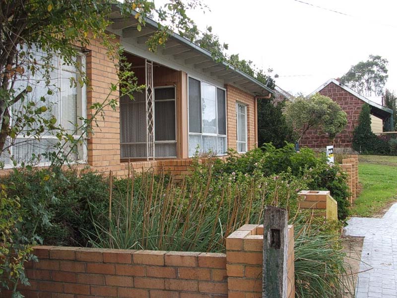 AFFORDABLE AND CENTRAL Picture 3