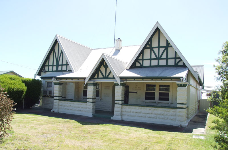 Timeless Tudor Residence Picture 1