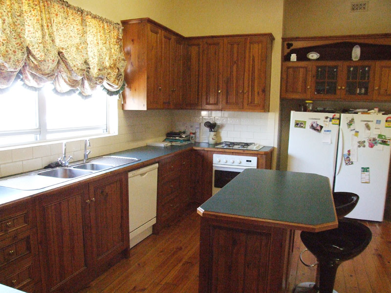 Timeless Tudor Residence Picture 3