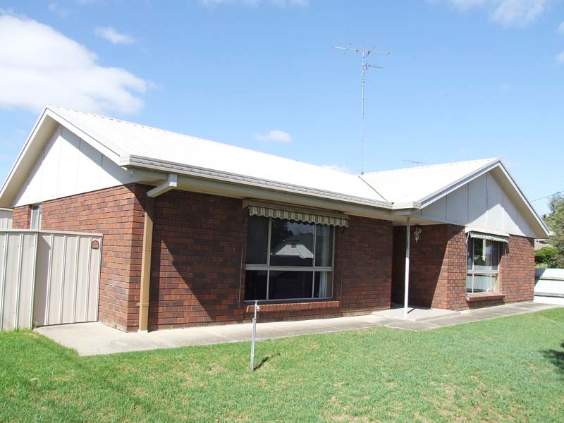 So Convenient, So Spacious, So Low Maintenance! Picture 1