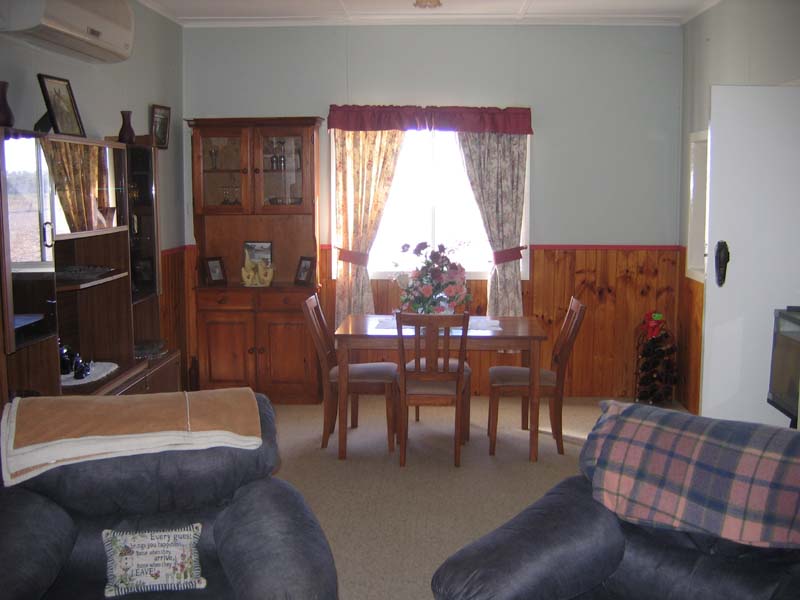 Charming four bedroom home set on a rural setting Picture 2