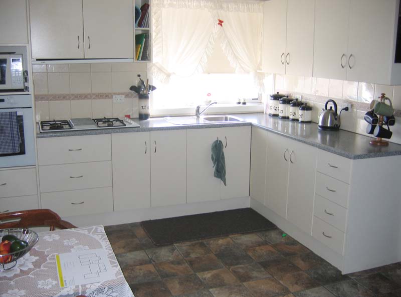 Charming four bedroom home set on a rural setting Picture 3