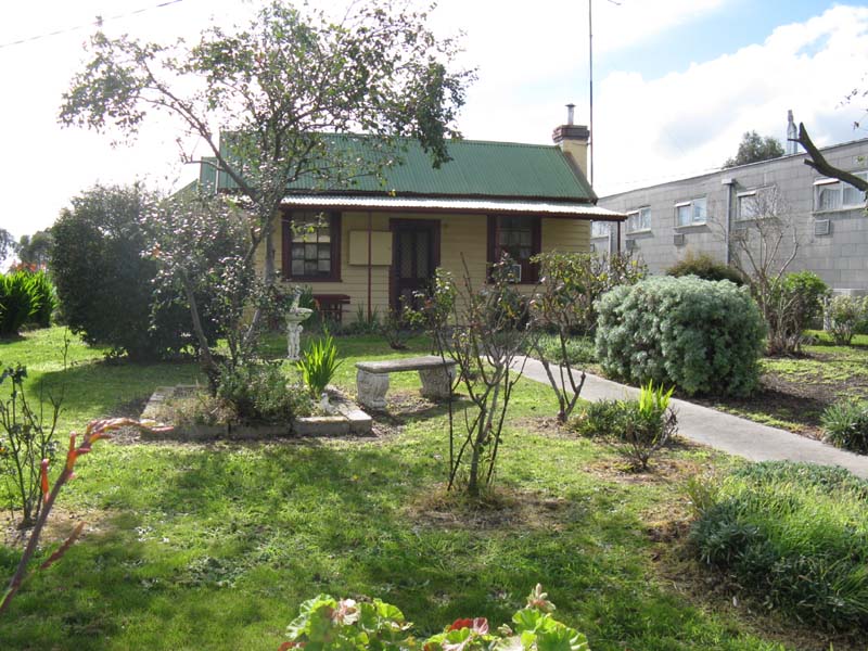 Unique and Central Picture 1