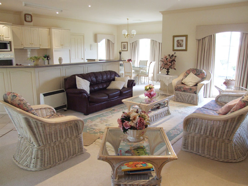 Simply Stunning - Superbly Situated! Picture 2