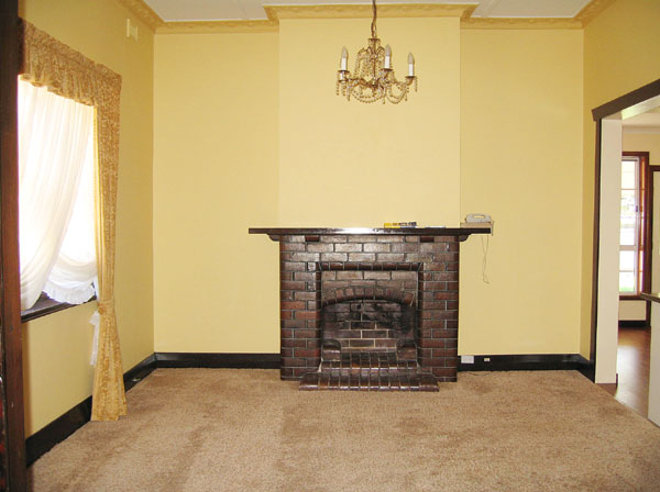 Appealing Tudor Style Residence situated on an extra large allotment of 2510m2 Picture 2