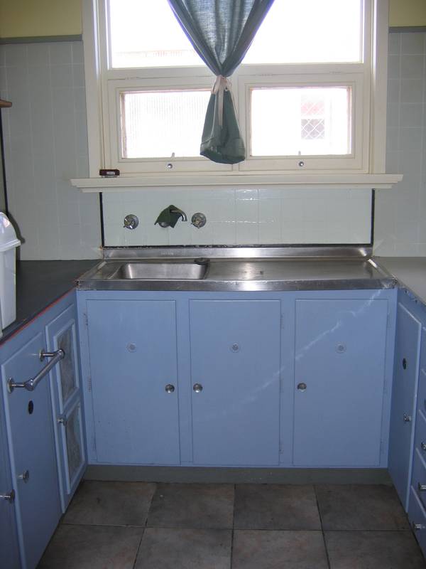 Neat two bedroom premises Picture 3