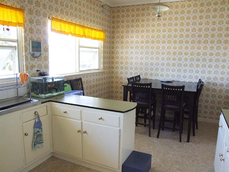 Convenient Colonial Classic! Picture 3