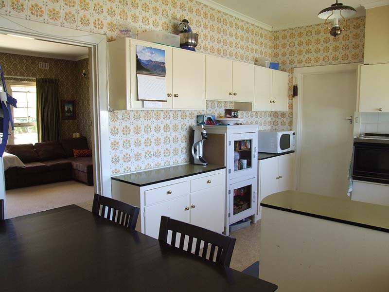 Convenient Colonial Classic! Picture 2