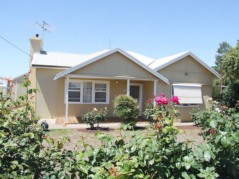 Perfect 1st Home or Investment! Picture 1