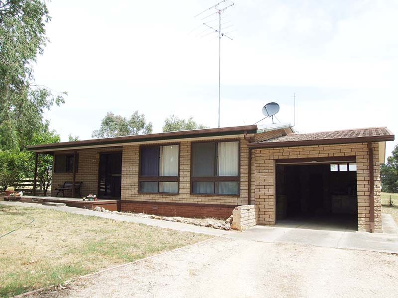 2 homes - Income - 6850m2 - Potential! Picture 1