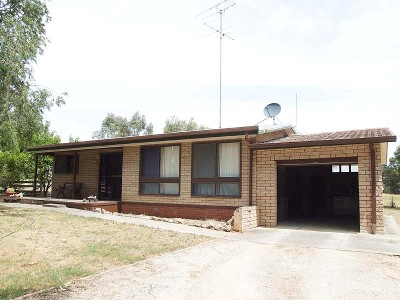 2 homes - Income - 6850m2 - Potential! Picture 2 homes - Income - 6850m2 - Potential! Picture