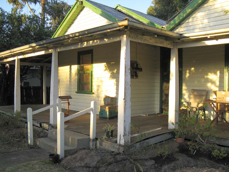 PERIOD STYLE HOME Picture 3